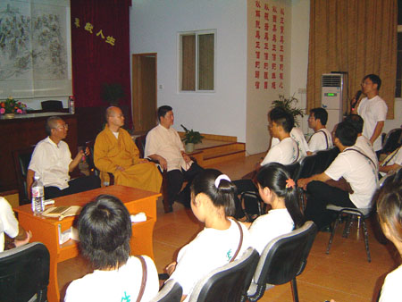 与明基法师、冯学成老师分组交流