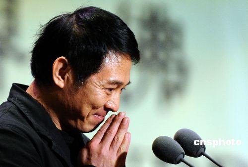 李连杰、六小龄童低调现身第二届世界佛教论坛