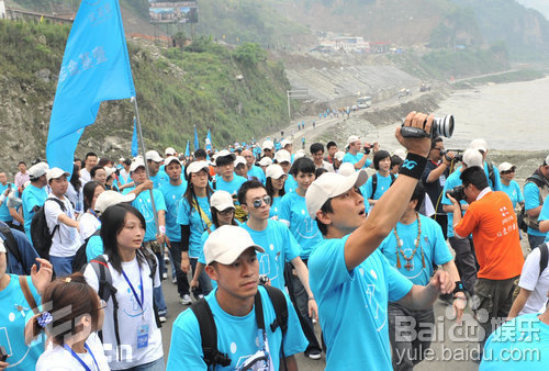 吴彦祖用DV记录下行走的过程