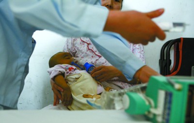 80后母亲割肝救幼女40位妈妈帮助募医疗费(图)