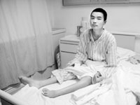 父母因家贫忍痛放弃为绝症儿子化疗(图)