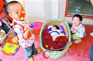 寺院内被收养的弃儿。