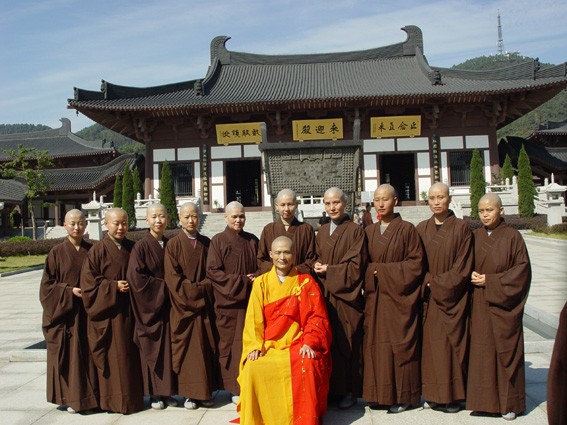 安徽弘愿寺隆重举行2009年秋季剃度仪式