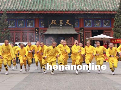 大相国寺百名法师备战郑开国际马拉松