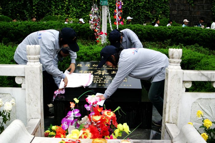 仁爱孝德学生“纪念赵朴老逝世10周年”活动纪实 仁爱孝德学生“纪念赵朴老逝世10周年”活动纪实