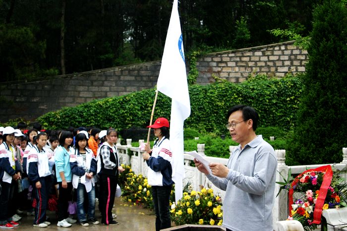 仁爱孝德学生“纪念赵朴老逝世10周年”活动纪实 仁爱孝德学生“纪念赵朴老逝世10周年”活动纪实