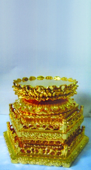 金棺银椁明天在模拟地宫启请佛顶真骨供奉在楠木刻金宝座