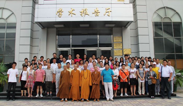 凝聚智慧，共建人类心文化