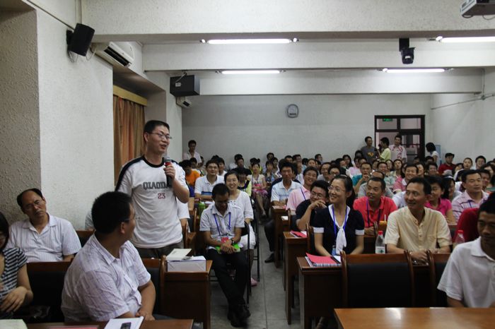 凝聚智慧，共建人类心文化