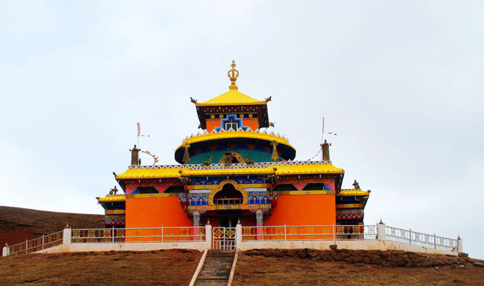 青海省杂多县龙尕寺玉树州青海寺院