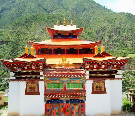 新龙县冷布如意寺甘孜州四川寺院