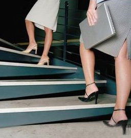 并非人人适合爬楼梯 经常踮脚好处多