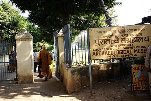 那烂陀遗址景区门口