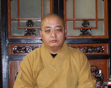 莱芜,经过多年的矢志追求,1982年于北京广济寺拜一代高僧正果法师为师